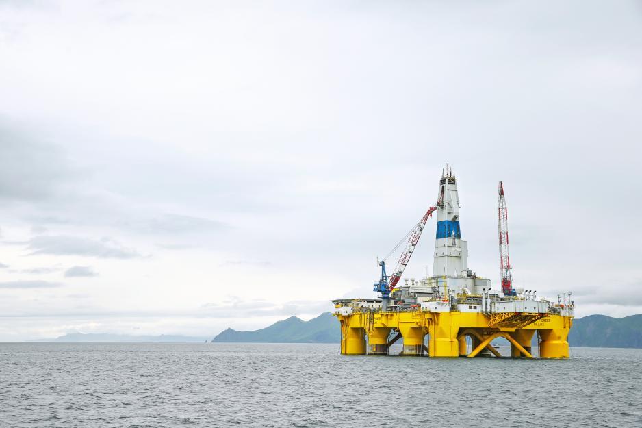 Shell’s platform Polar Pioneer in Dutch Harbod, Alaska. Shell is the only company that has done exploratory drilling in the Chukchi Sea in the US Arctic. (Photo: Judy Patrick/Creative commons) Shell’s platform