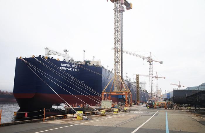 Massive LNG Storage Ship To Travel Up Norwegian Coast to Russian Arctic