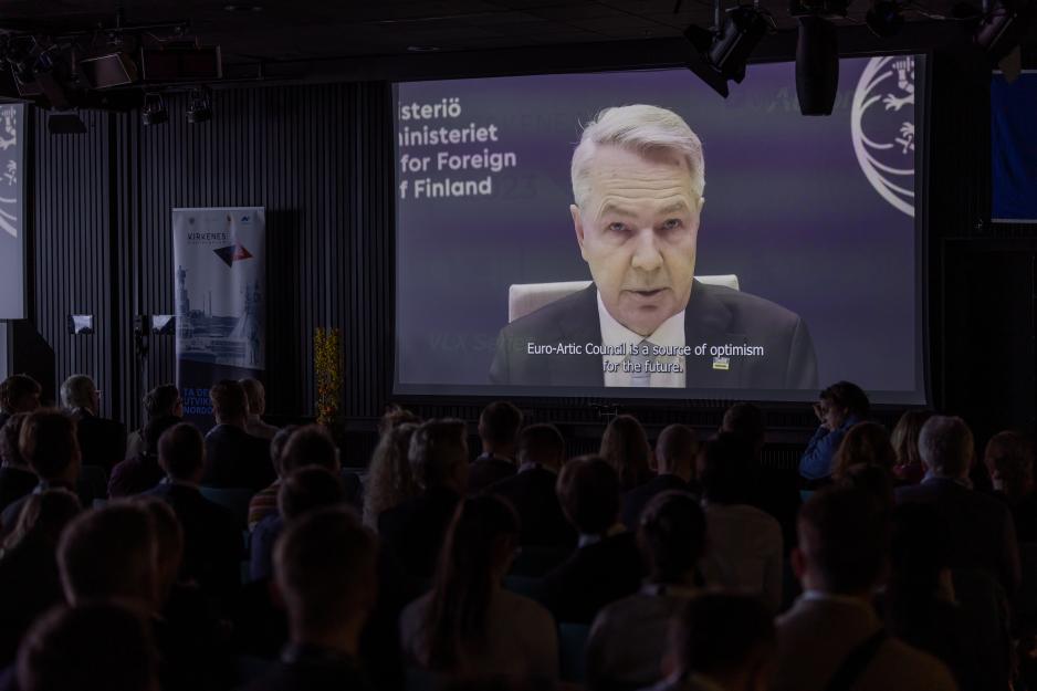 Finlands utenriksminister Pekka Haavisto (De Grønne) deltok digitalt på Kirkeneskonferansen. (Foto: Barentssekretariatet)