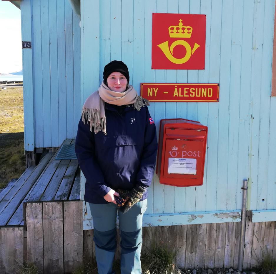 Stipendiat ved Nord universitet, Tiril Vold Hansen, under sitt feltarbeid på Svalbard i 2022. (Foto: Privat) Tiril Vold Hansen