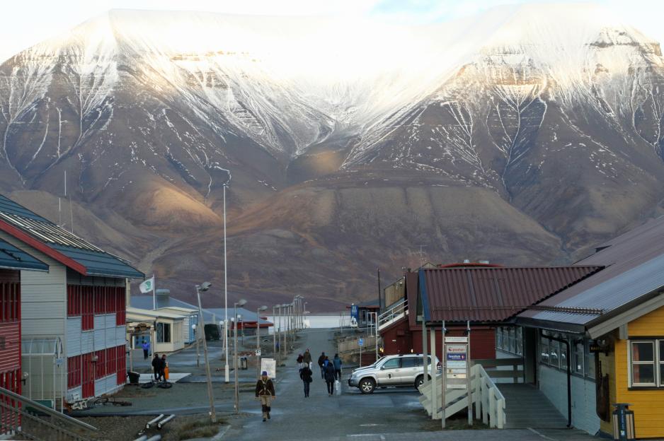 Should People Be Living on Svalbard?