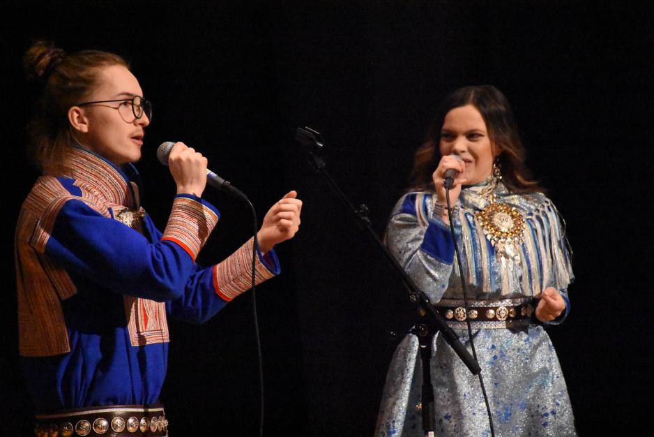 Lávre Johan Eira og Hildá Länsman har samarbeidet tidligere. I 2021 vant de Sámi Grand Prix med sangen Jođi. (Foto: Åse M.P. Pulk/Sametinget) Lávre Johan Eira og Hildá Länsman har samarbeidet tidligere. I 2021 vant de Sámi Grand Prix med sangen Jođi. (Foto: Åse M.P. Pulk/Sametinget)