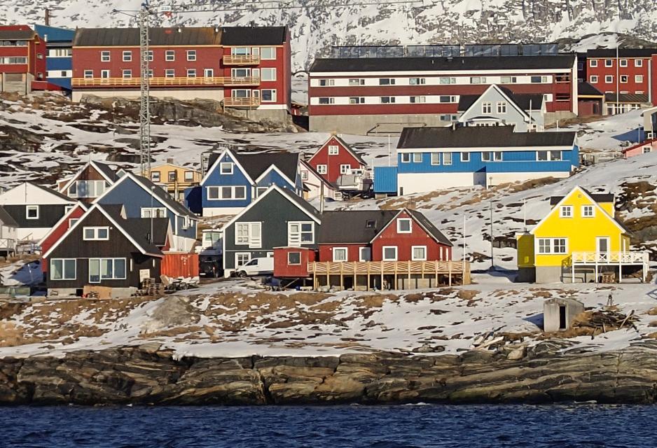 Sett utenfra kan Grønland framstå som den rene idyll. Det forteller ikke hele sannheten. (Foto: Arne O. Holm) Grønland.