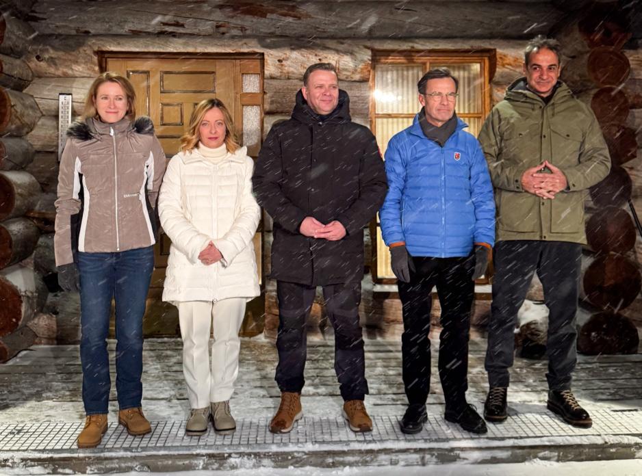 Samlet i Lappland på tampen av 2024: EUs høyrepresentant for utenriks- og sikkerhetspolitikk Kaja Kallas, Italias statsminister Giorgia Meloni, Finlands statsminister Petteri Orpo, Sveriges statsminister Ulf Kristersson og Hellas’ statsminister Kyriakos Mitsotakis. (Foto: EU) Samlet i Lappland på tampen av 2024: EUs høyrepresentant for utenriks- og sikkerhetspolitikk Kaja Kallas, Italias statsminister Giorgia Meloni, Finlands statsminister Petteri Orpo, Sveriges statsminister Ulf Kristersson og Hellas’ statsminister Kyriakos Mitsotakis. (Foto: EU)