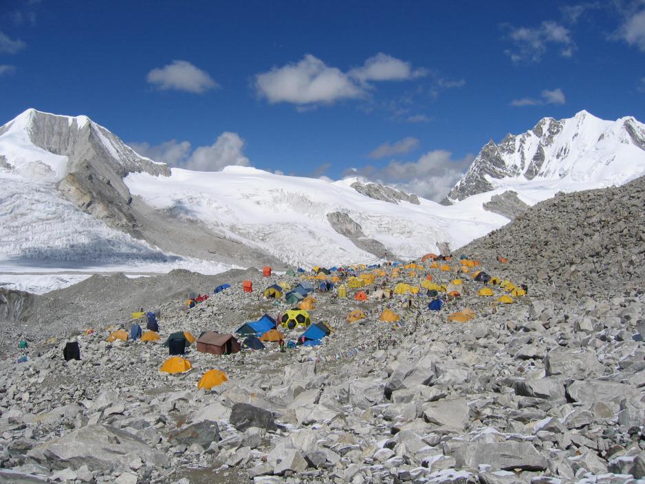 In order to prevent deaths when ascending on high, such as pulmonary edema, procedures are developed for ascension that make it possible to acclimatize on the way up. These are, according to Erik Sveberg Dietrichs, paramount in order to endure expeditions such as climbing Mount Everest. (Photo: Illustration/Flickr)