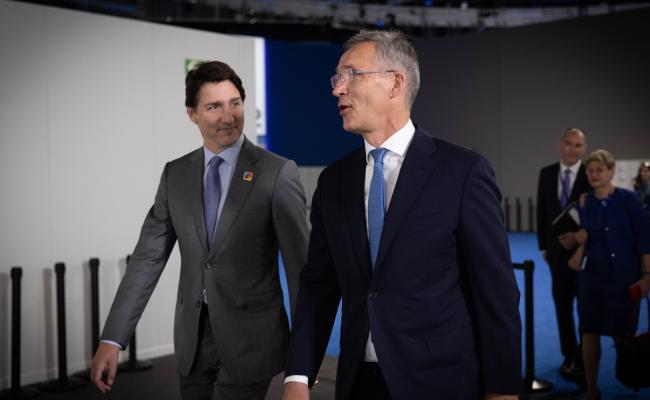 Canadas statsminister Justin Trudeau og Natos generalsekretær Jens Stoltenberg under Nato-toppmøtet i Madrid i juni 2022. (Foto: NATO). Justin Trudeau og Jens Stoltenberg