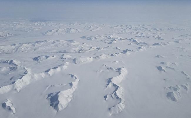 Aerial photo of the Svalbard ice cap. (Source: Os Putos under CC BY-NC-ND 2.0) Svalbard ice cap