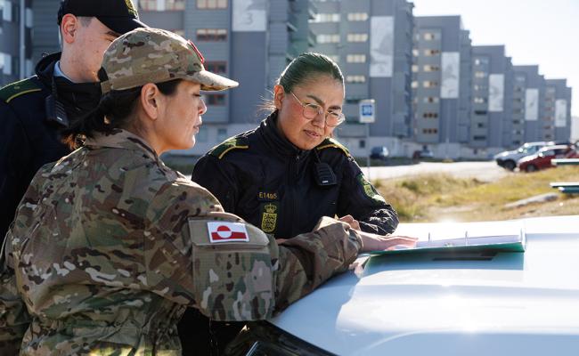 Danmarks forsvar tilbyr nå et arktisk utdanningsprogram på Grønland med beredskapsmessig fokus. Denne basisutdanningen gir grunnlag for videre studier innenfor beredskap, politi og de ulike forsvarsgrenene. (Foto: Tobias Roed Jensen/Danmarks forsvar)