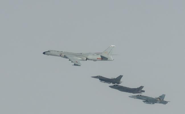 Canadiske og amerikanske jagerfly avskjærer kinesiske og russiske fly Canadiske og amerikanske jagerfly avskjærer kinesiske og russiske fly