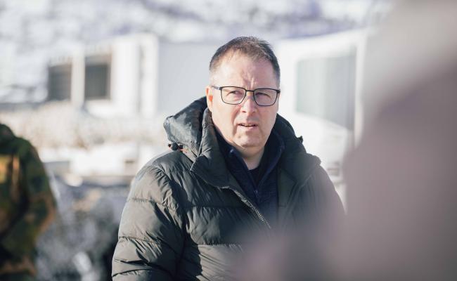 – Russlands angrepskrig mot Ukraina er og forblir Norges største sikkerhetspolitiske utfordring. Regjeringens svar på den alvorlige sikkerhetssituasjonen er en prioritering av sikkerhet, forsvar og beredskap, sier forsvarsminister Bjørn Arild Gram (Sp) i forbindelse med framleggelsen av forslaget til forsvarsbudsjett for 2025. (Foto: Synne Nilsson/Forsvaret) – Russlands angrepskrig mot Ukraina er og forblir Norges største sikkerhetspolitiske utfordring. Regjeringens svar på den alvorlige sikkerhetssituasjonen er en prioritering av sikkerhet, forsvar og beredskap, sier forsvarsminister Bjørn Arild Gram (Sp) i forbindelse med framleggelsen av forslaget til forsvarsbudsjett for 2025. (Foto: Synne Nilsson/Forsvaret)